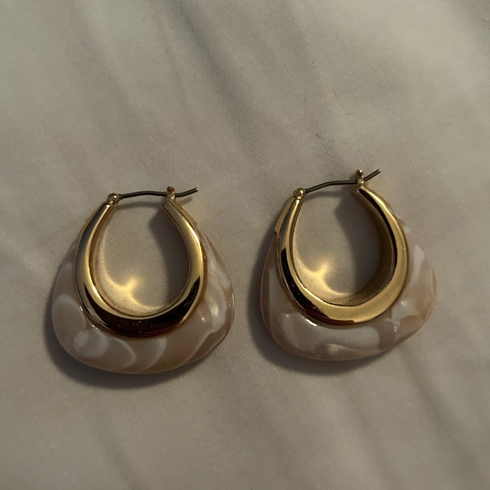 Ann Taylor gold and beige shell earrings